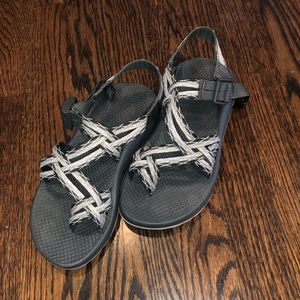 Women’s Chacos Size 6